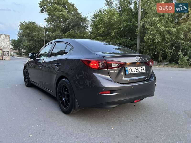 Седан Mazda 3 2015 в Днепре