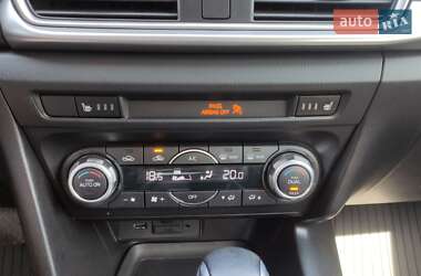Седан Mazda 3 2016 в 