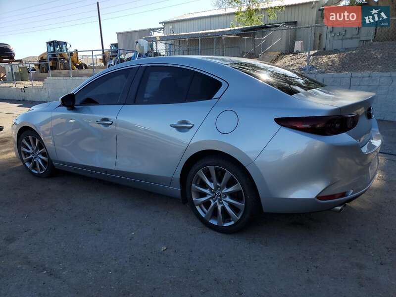 Седан Mazda 3 2019 в Львове