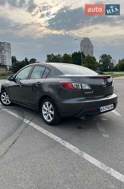 Седан Mazda 3 2010 в 