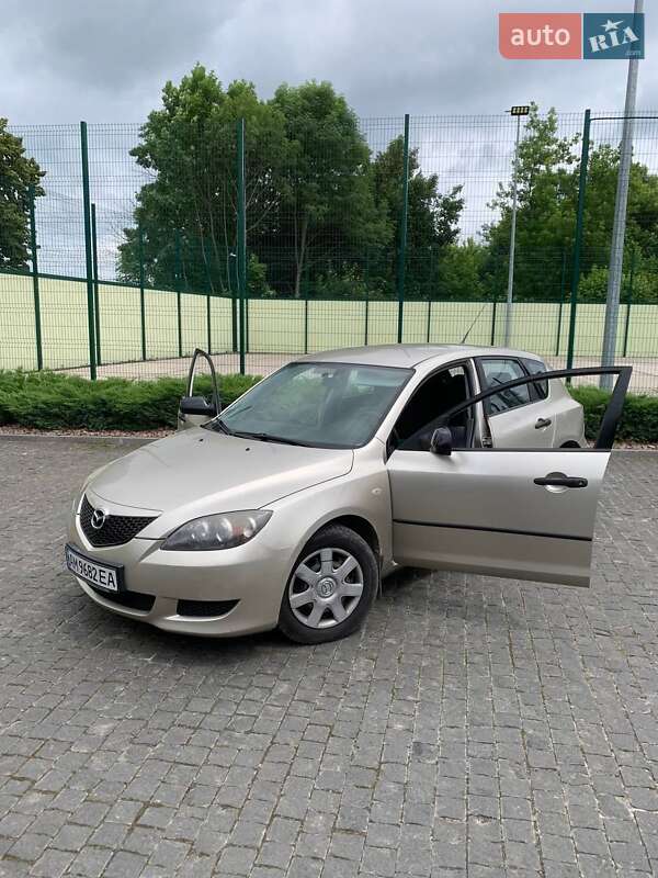 Хетчбек Mazda 3 2005 в Коростишеві