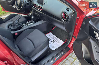 Седан Mazda 3 2015 в Ирпене