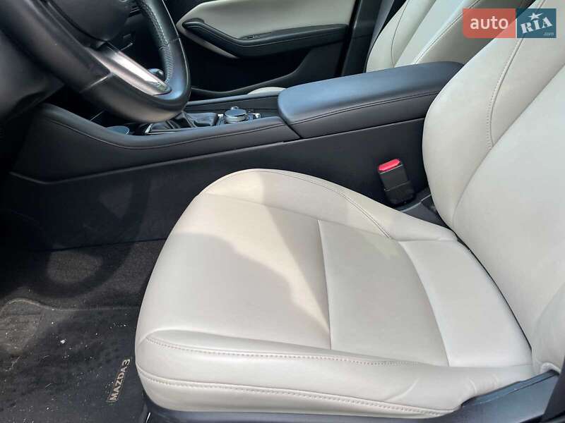 Седан Mazda 3 2019 в Киеве