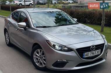 Седан Mazda 3 2016 в Дніпрі