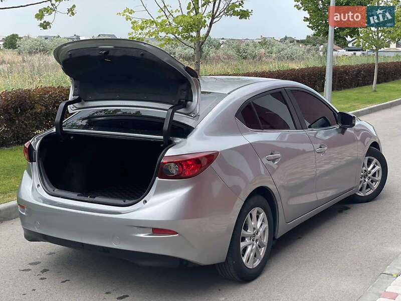 Седан Mazda 3 2016 в Днепре