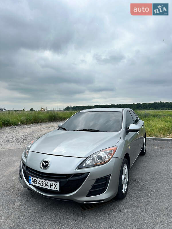 Седан Mazda 3 2011 в 