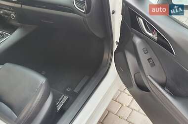 Хэтчбек Mazda 3 2013 в 