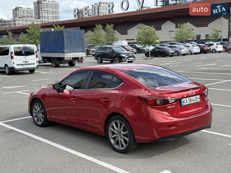 Седан Mazda 3 2018 в Киеве