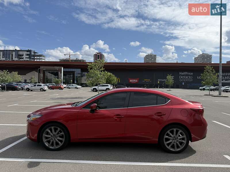 Седан Mazda 3 2018 в Киеве