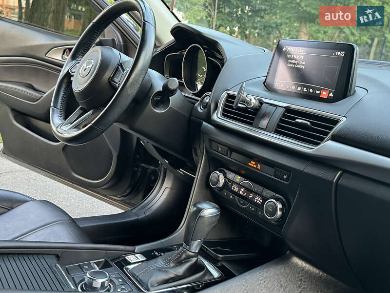 Седан Mazda 3 2017 в Киеве