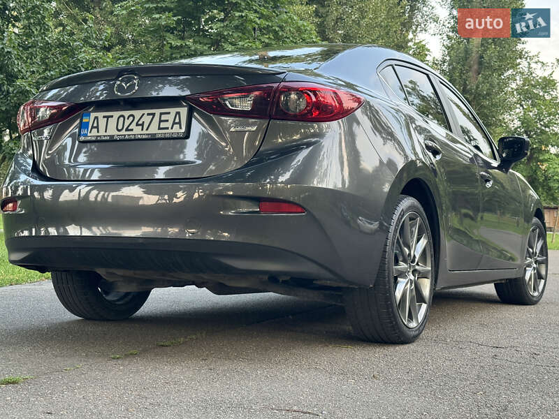 Седан Mazda 3 2017 в Киеве