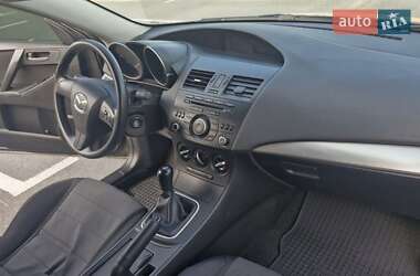 Седан Mazda 3 2012 в 