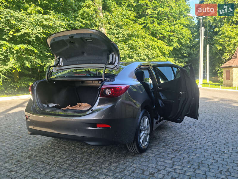 Седан Mazda 3 2013 в Чернівцях