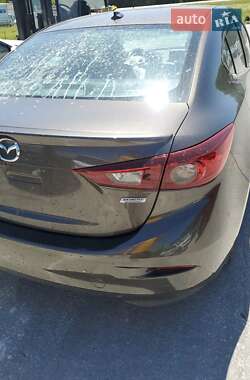 Седан Mazda 3 2013 в Чернівцях