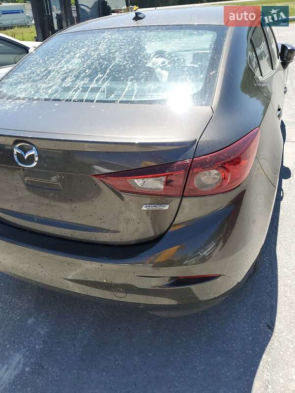 Седан Mazda 3 2013 в Чернівцях