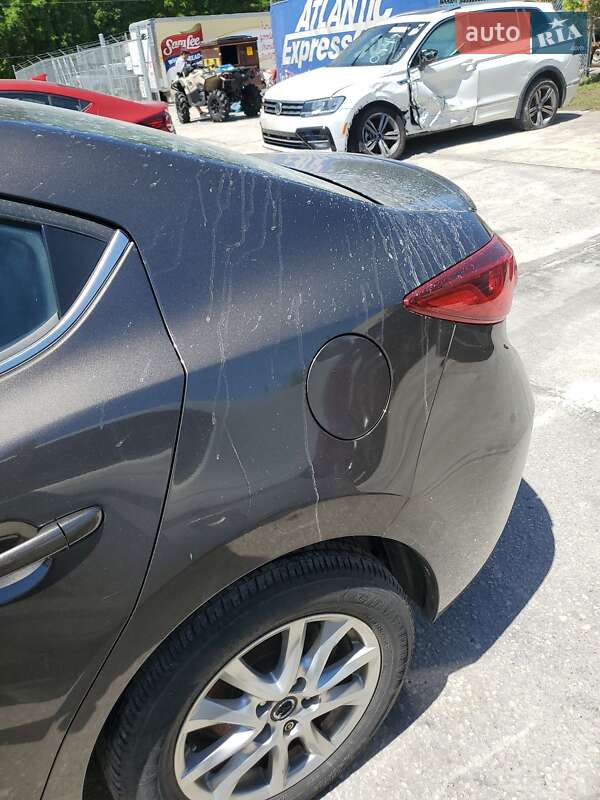 Седан Mazda 3 2013 в Чернівцях