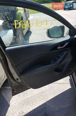 Седан Mazda 3 2013 в Чернівцях