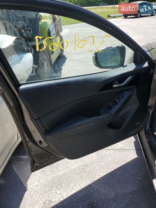 Седан Mazda 3 2013 в Чернівцях