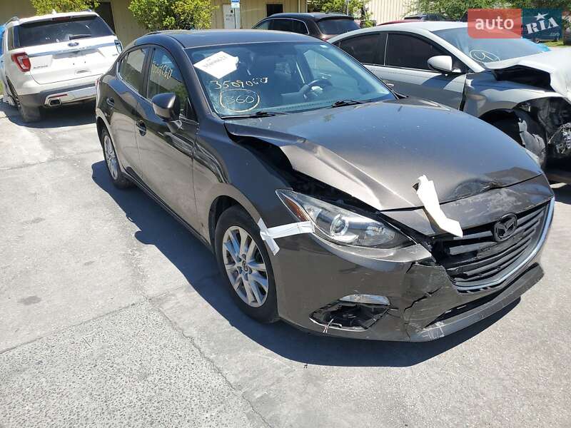 Седан Mazda 3 2013 в Чернівцях