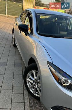 Седан Mazda 3 2017 в 