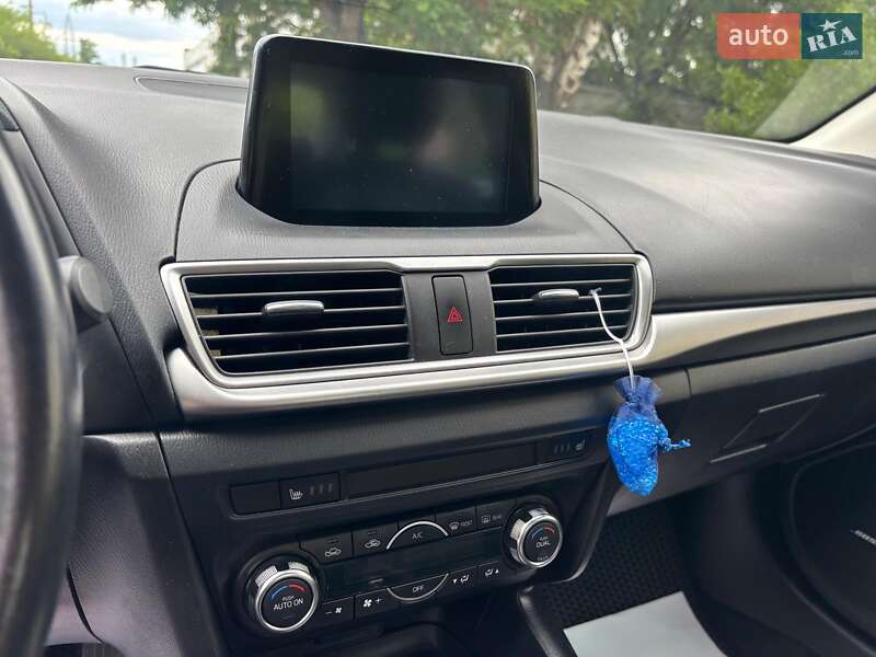 Седан Mazda 3 2018 в Запорожье