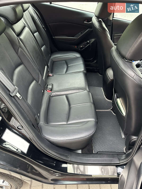 Седан Mazda 3 2018 в Киеве