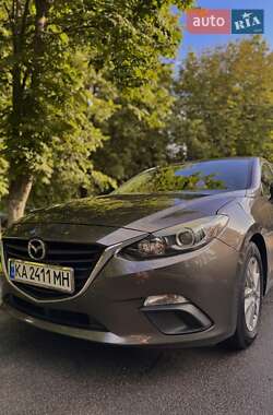 Седан Mazda 3 2016 в Киеве