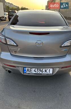 Седан Mazda 3 2013 в Дніпрі