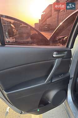 Седан Mazda 3 2013 в 