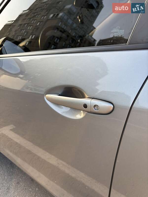 Седан Mazda 3 2013 в Днепре
