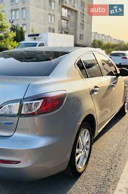 Седан Mazda 3 2013 в Дніпрі