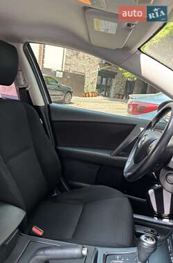 Седан Mazda 3 2013 в 