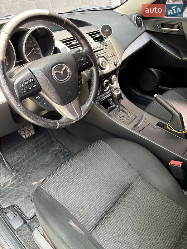 Седан Mazda 3 2013 в Дніпрі