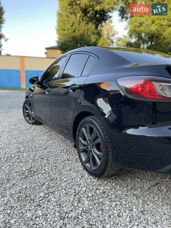Седан Mazda 3 2009 в Волочиську