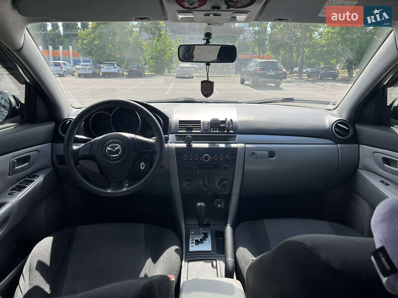 Седан Mazda 3 2004 в Березанке