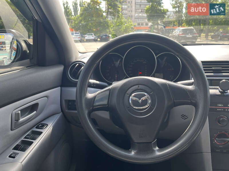 Седан Mazda 3 2004 в Одесі