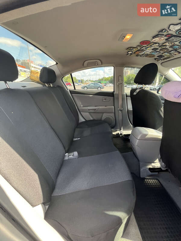 Седан Mazda 3 2004 в Березанке