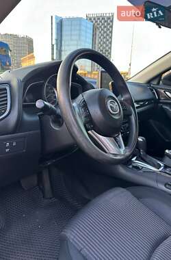 Седан Mazda 3 2016 в 