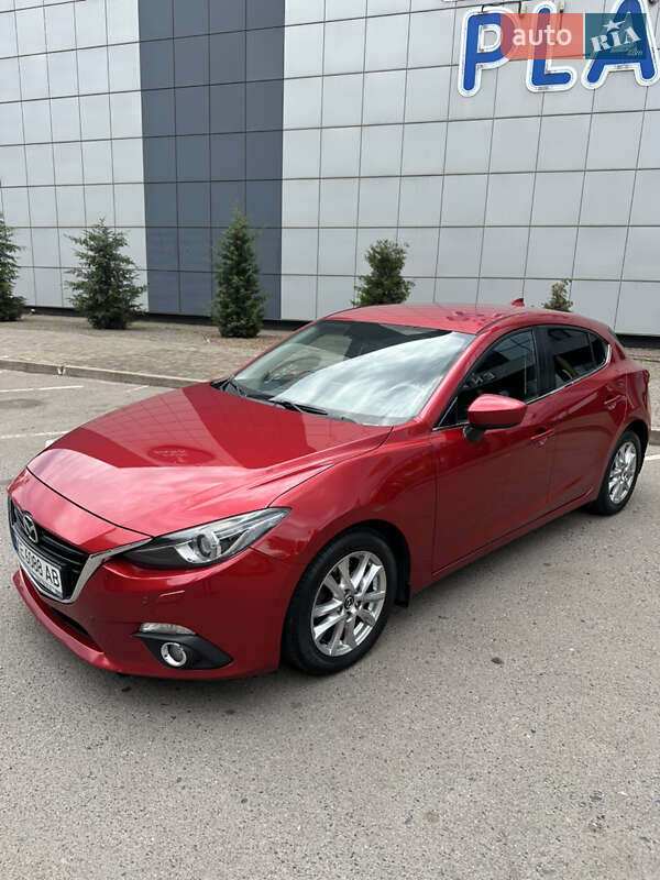 Хэтчбек Mazda 3 2016 в Кривом Роге