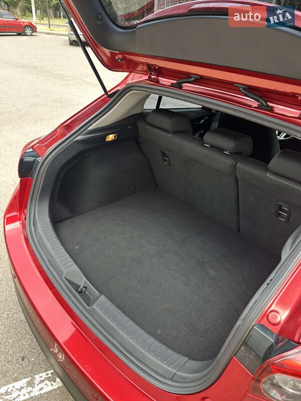 Хэтчбек Mazda 3 2016 в Кривом Роге