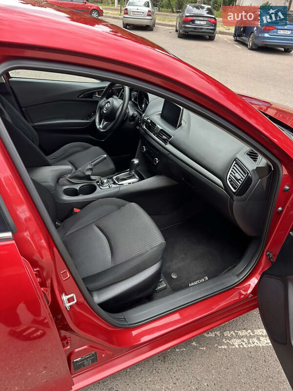 Хэтчбек Mazda 3 2016 в Кривом Роге