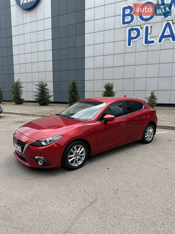 Хэтчбек Mazda 3 2016 в Кривом Роге