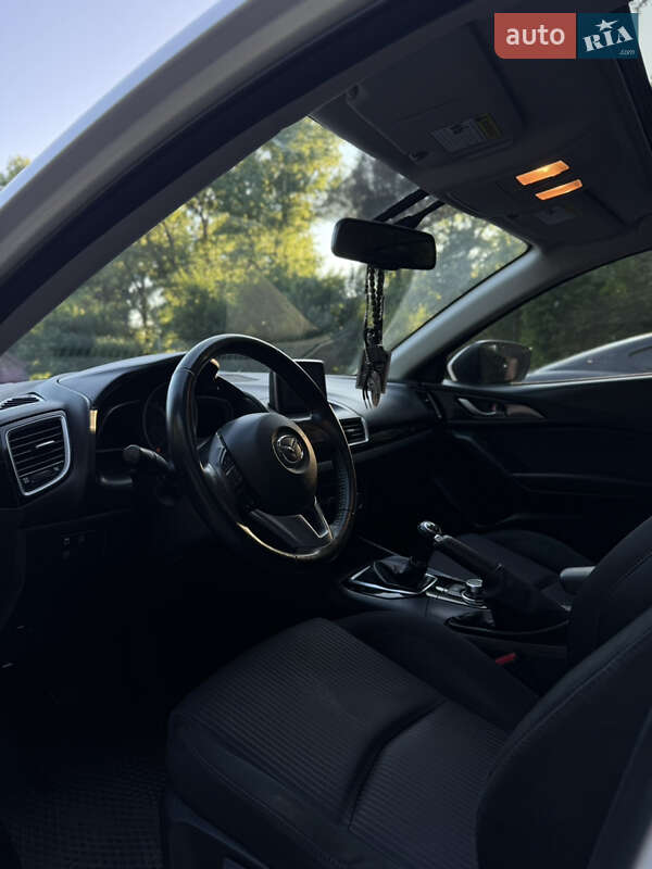 Седан Mazda 3 2015 в Сумах