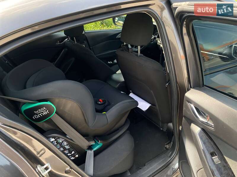 Седан Mazda 3 2017 в Киеве