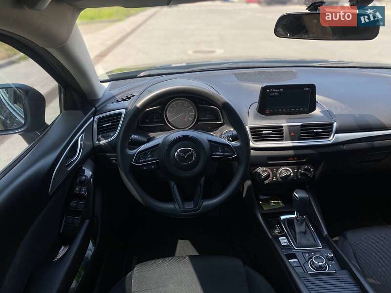 Седан Mazda 3 2017 в Киеве