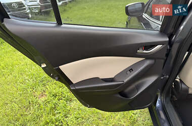 Седан Mazda 3 2015 в 