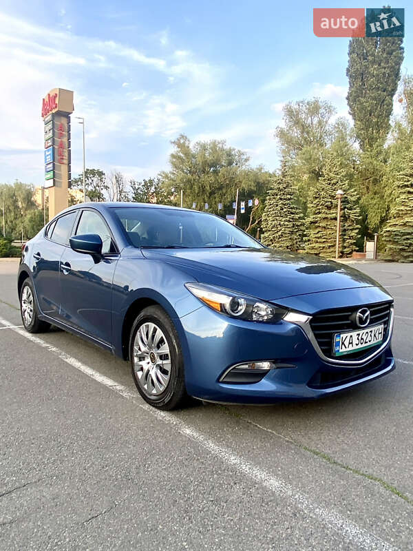 Седан Mazda 3 2017 в Киеве