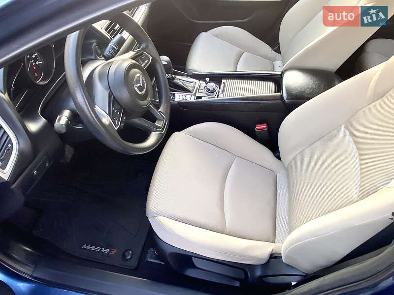Седан Mazda 3 2017 в Киеве