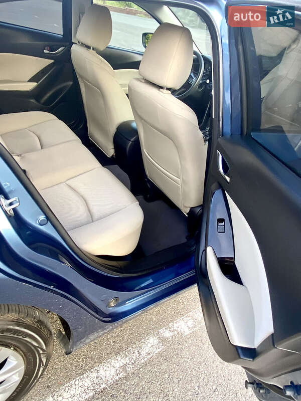 Седан Mazda 3 2017 в Киеве