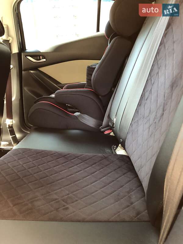 Седан Mazda 3 2014 в Днепре